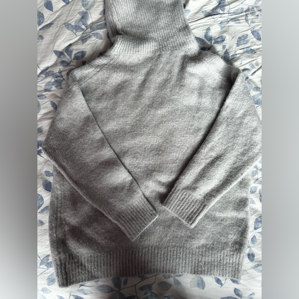 ZARA Soft Grey Ribbed Turtleneck Sweater –Luxe Fuzzy Knit, Classic Minimal Fit S - Picture 2 of 9